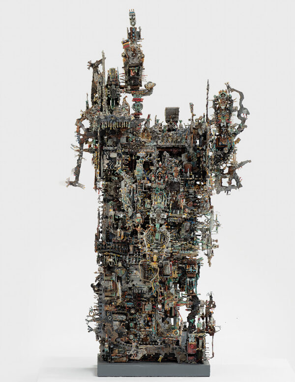 A.C.M. Sans titre. Assemblage de pièces électroniques et divers. 39,7 x 28,6 x 19,3 cm