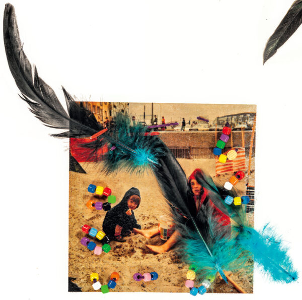 TANGETEN Elke. Sans titre. 2020. Broderie avec perles et plumes sur tirage numérique. 22,5 × 22,5 cm
