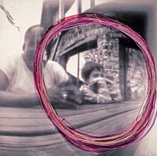 HUGO Séverine. Sans titre. 2020. Feutre sur tirage argentique d’époque réalisé au sténopé 16,5 × 16,5 cm